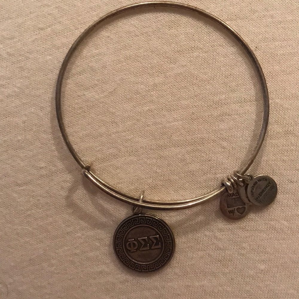 Phi sigma sigma Alex and Ani